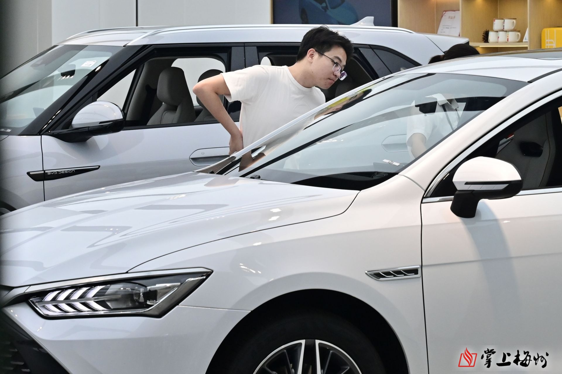 車企讓利足 銷售人氣旺!“五一”假期新能源汽車消費(fèi)市場(chǎng)迎來暖流 汽車裝飾用品銷售